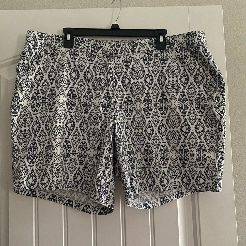 Cute summer casual navy and white plus size shorts - Picture 1 of 8